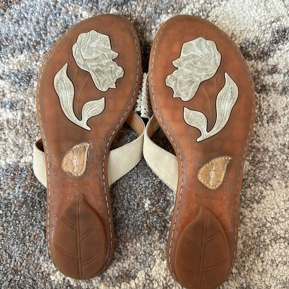 Born Crown Leather Thong Style Sandal with a Bow size 10 - Picture 5 of 8